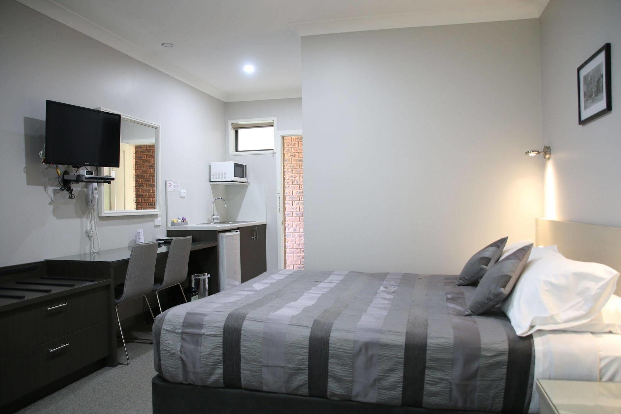 Barrass John Bright Motor Inn Ngoại thất bức ảnh
