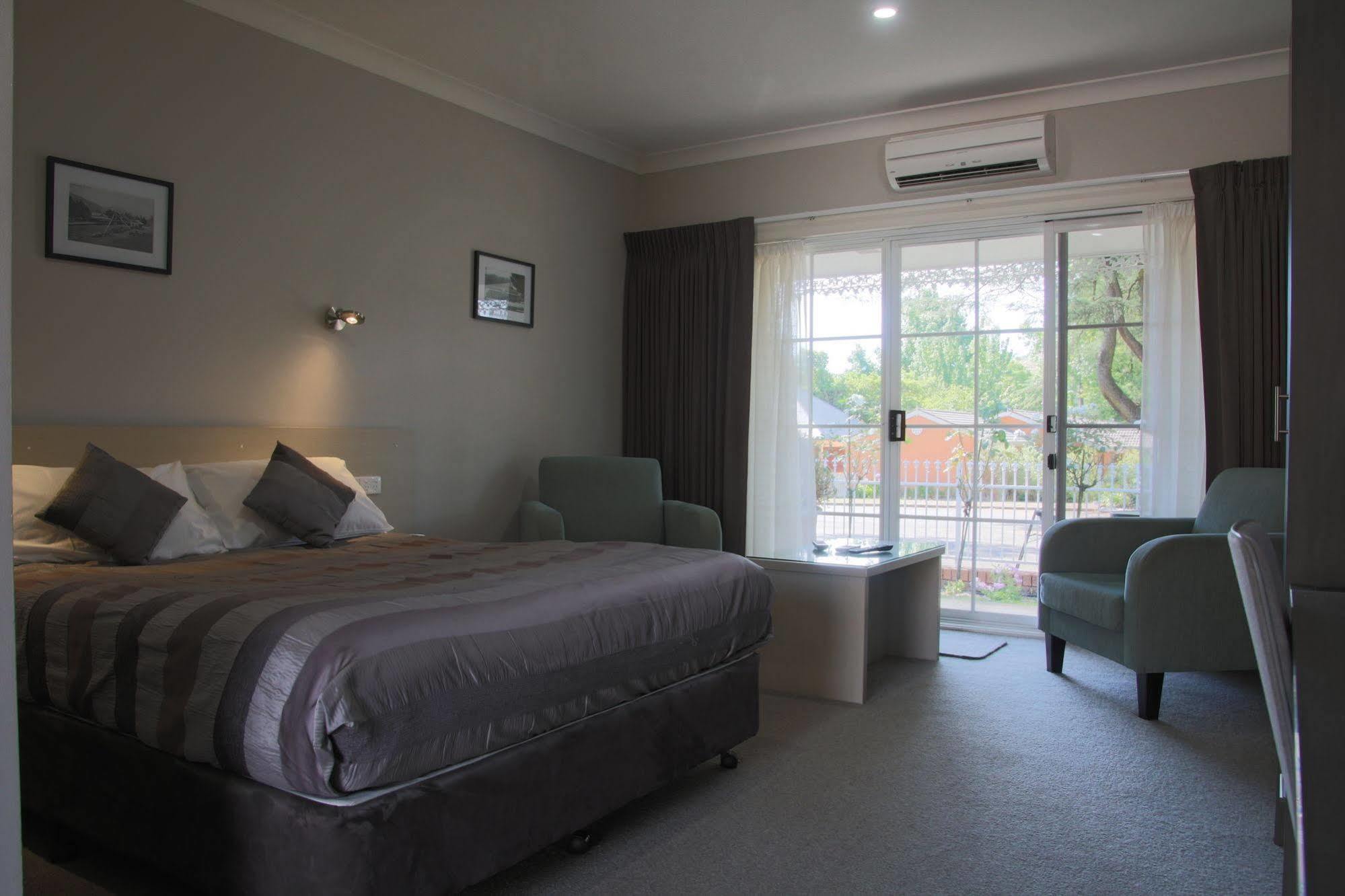 Barrass John Bright Motor Inn Ngoại thất bức ảnh