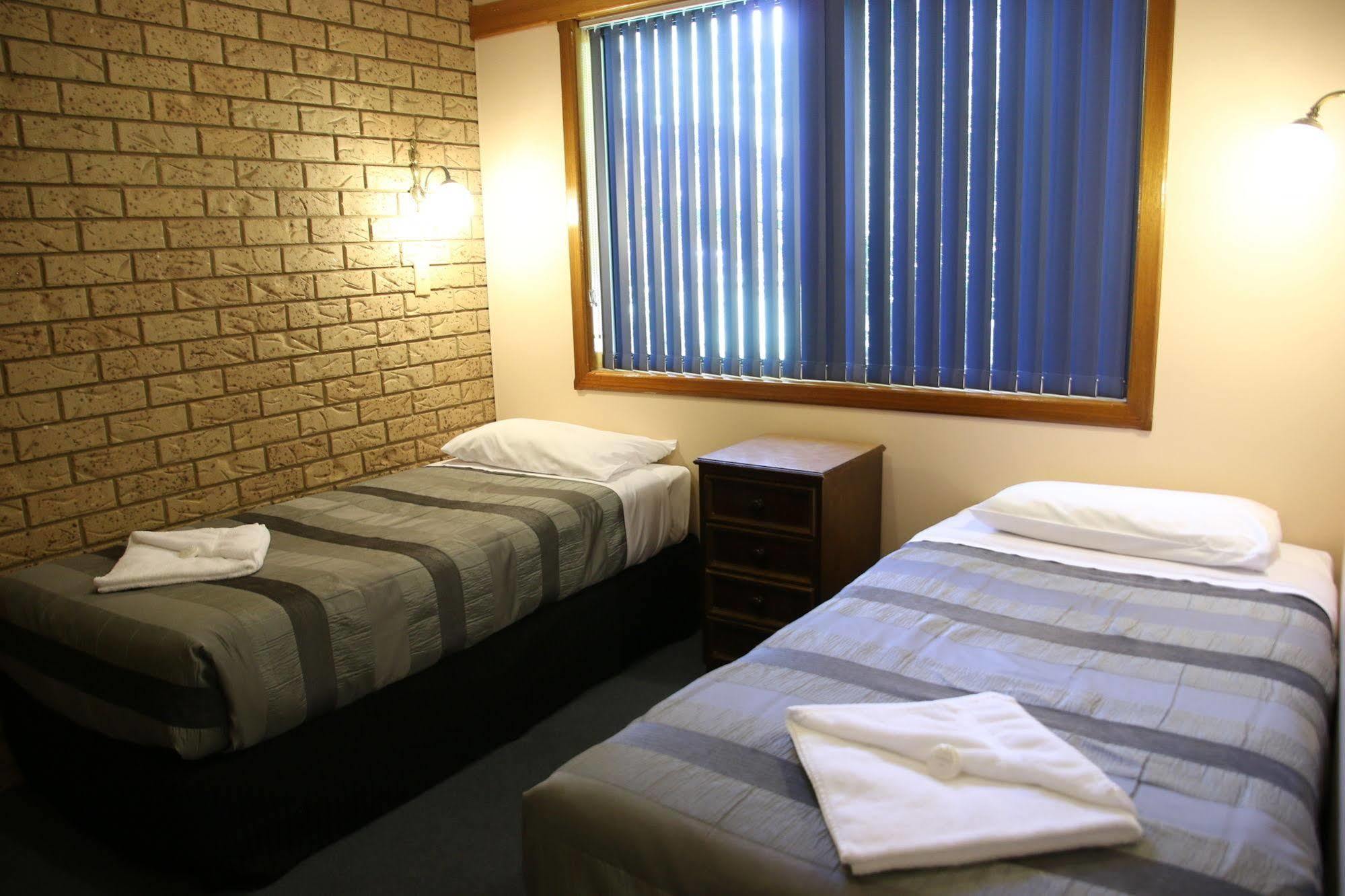 Barrass John Bright Motor Inn Ngoại thất bức ảnh